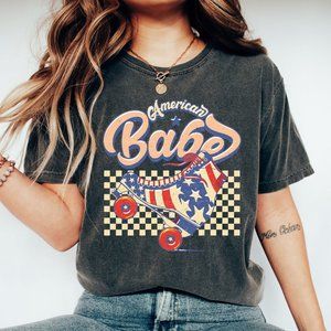 NEW Womens Trendy Retro American Babe Roller Skate July 4th Graphic Tee Shirt